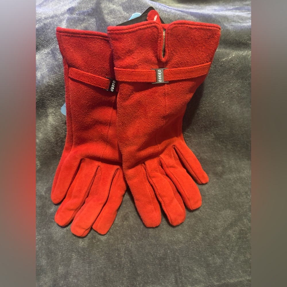 Red Suede Ladies Gloves - Picture 7 of 9